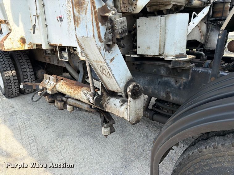 image for item FK3348 2009 Autocar Xpeditor refuse truck
