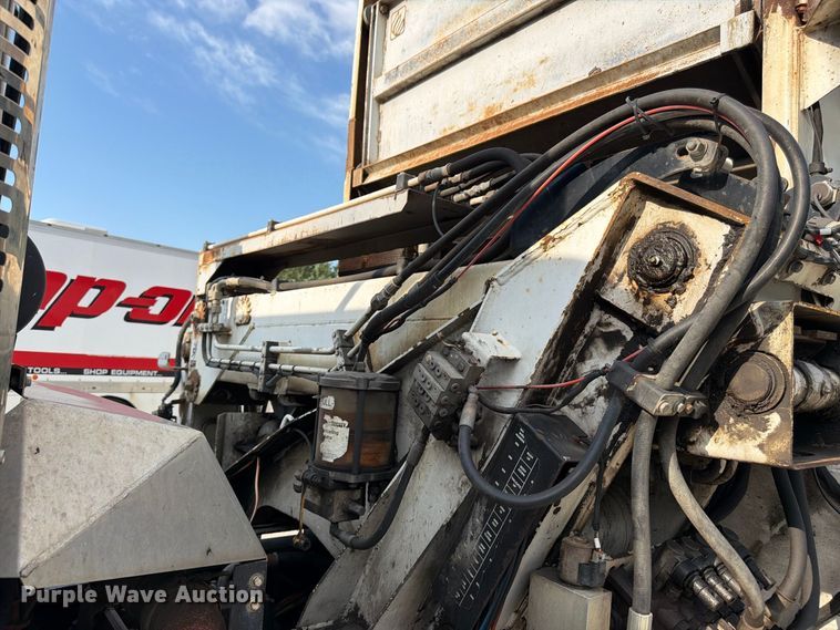 image for item FK3348 2009 Autocar Xpeditor refuse truck