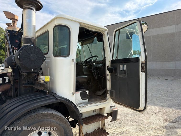 image for item FK3348 2009 Autocar Xpeditor refuse truck
