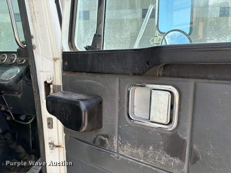 image for item FK3348 2009 Autocar Xpeditor refuse truck