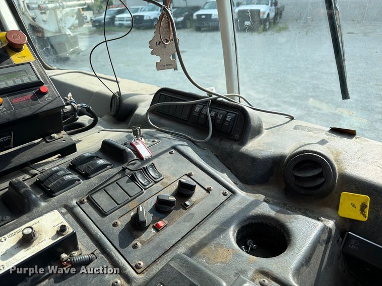image for item FK3348 2009 Autocar Xpeditor refuse truck