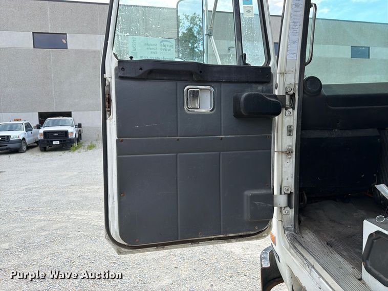 image for item FK3348 2009 Autocar Xpeditor refuse truck
