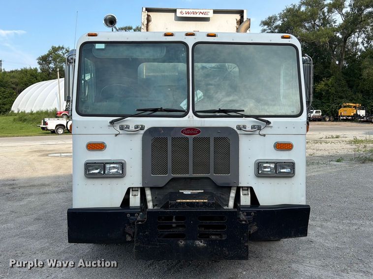 image for item FK3349 2013 Peterbilt 320 refuse truck