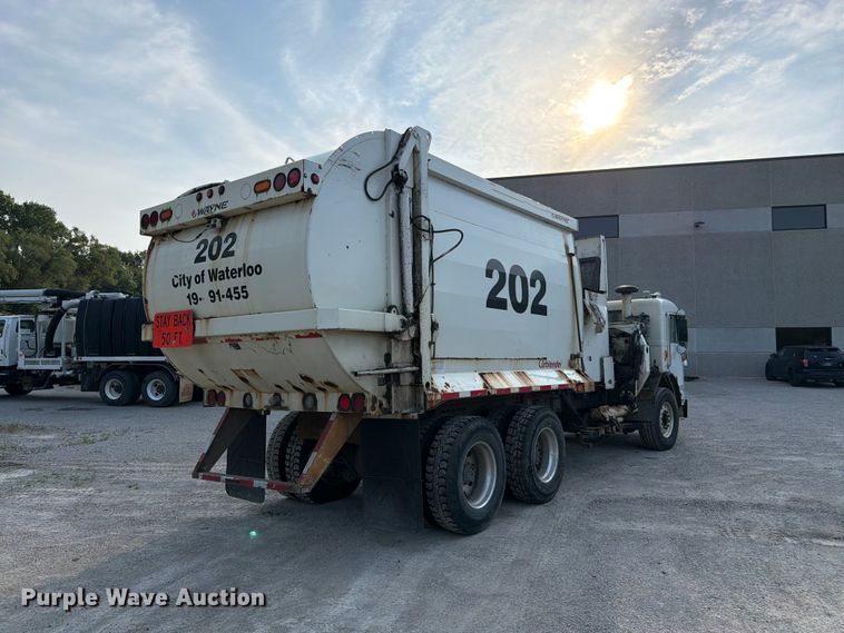 image for item FK3349 2013 Peterbilt 320 refuse truck