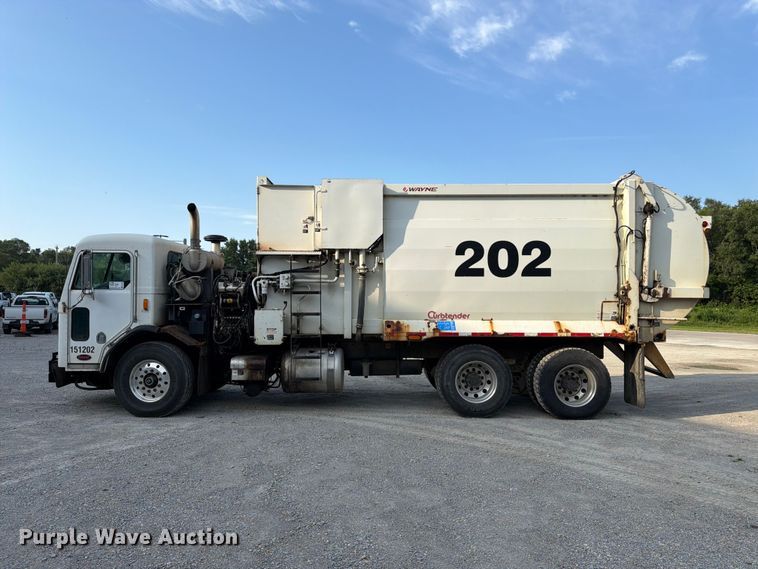 image for item FK3349 2013 Peterbilt 320 refuse truck
