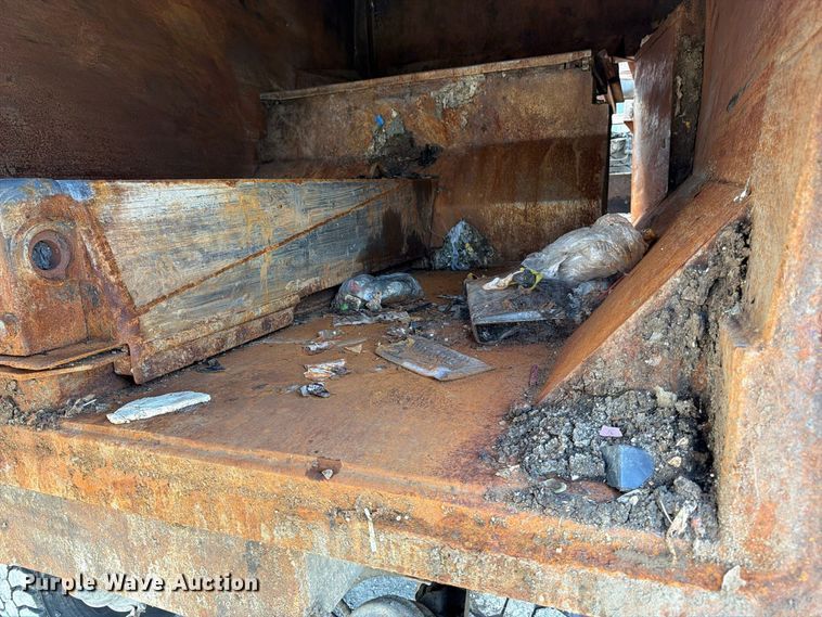 image for item FK3349 2013 Peterbilt 320 refuse truck