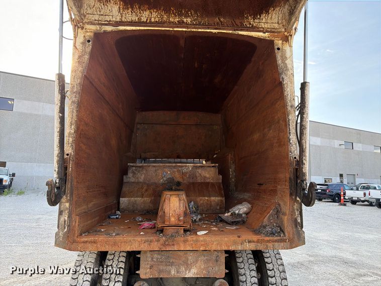 image for item FK3349 2013 Peterbilt 320 refuse truck