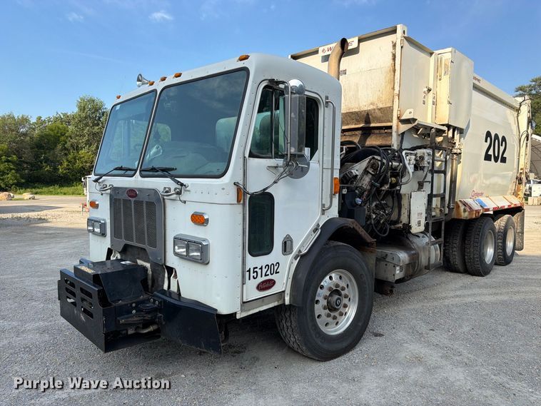 image for item FK3349 2013 Peterbilt 320 refuse truck