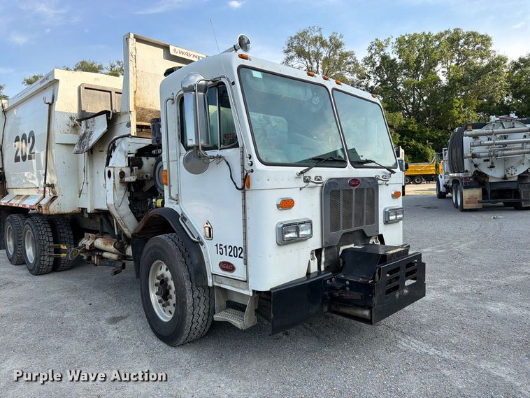 image for item FK3349 2013 Peterbilt 320 refuse truck