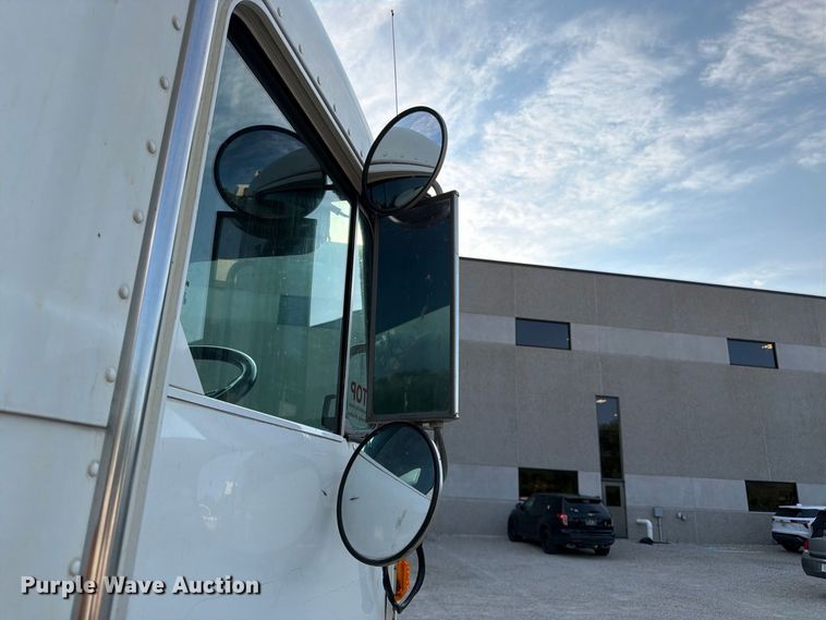 image for item FK3349 2013 Peterbilt 320 refuse truck