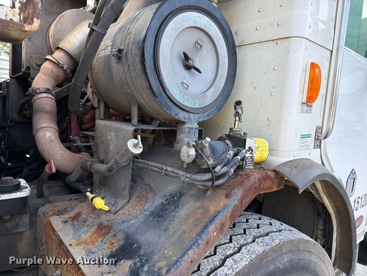 image for item FK3349 2013 Peterbilt 320 refuse truck