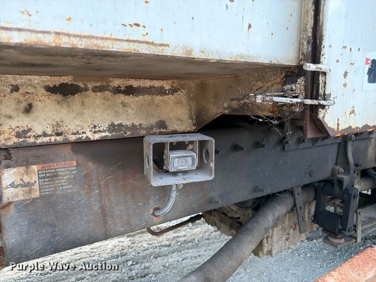 image for item FK3349 2013 Peterbilt 320 refuse truck