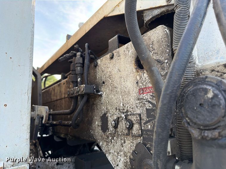 image for item FK3349 2013 Peterbilt 320 refuse truck