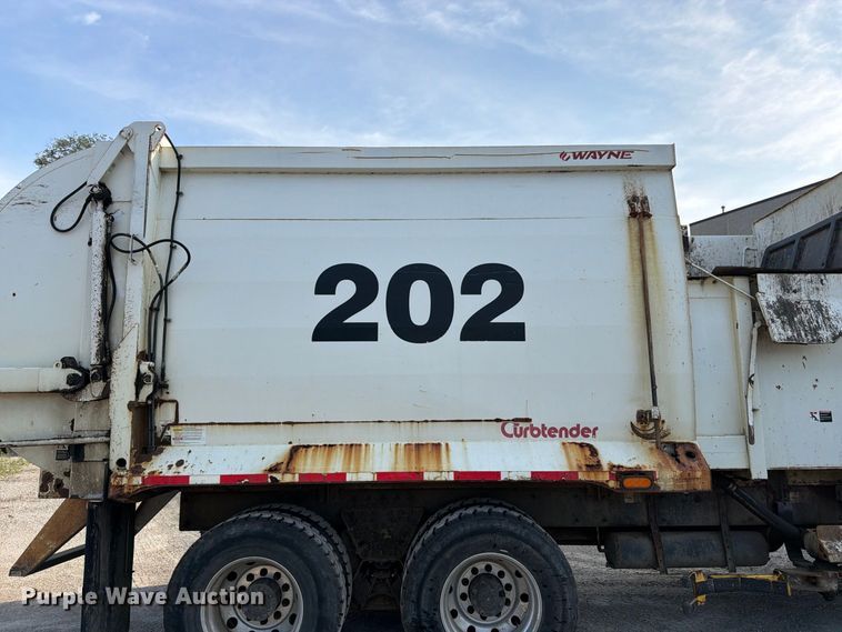 image for item FK3349 2013 Peterbilt 320 refuse truck