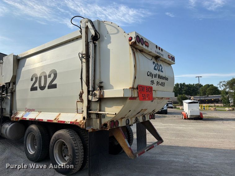 image for item FK3349 2013 Peterbilt 320 refuse truck
