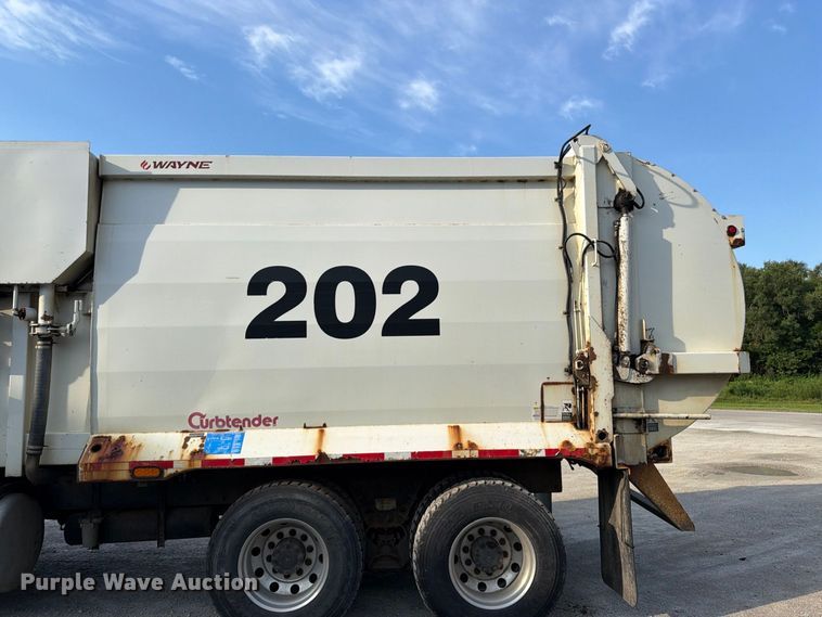 image for item FK3349 2013 Peterbilt 320 refuse truck
