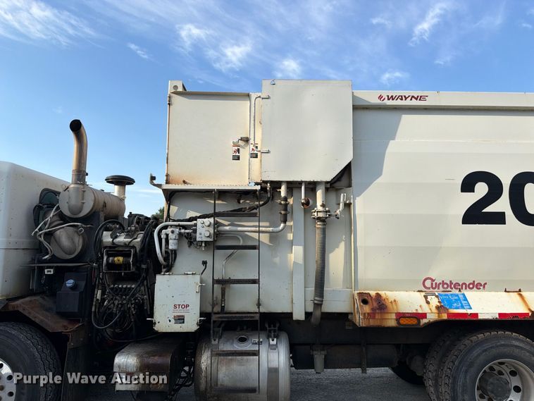 image for item FK3349 2013 Peterbilt 320 refuse truck