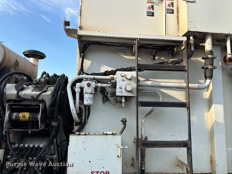 image for item FK3349 2013 Peterbilt 320 refuse truck
