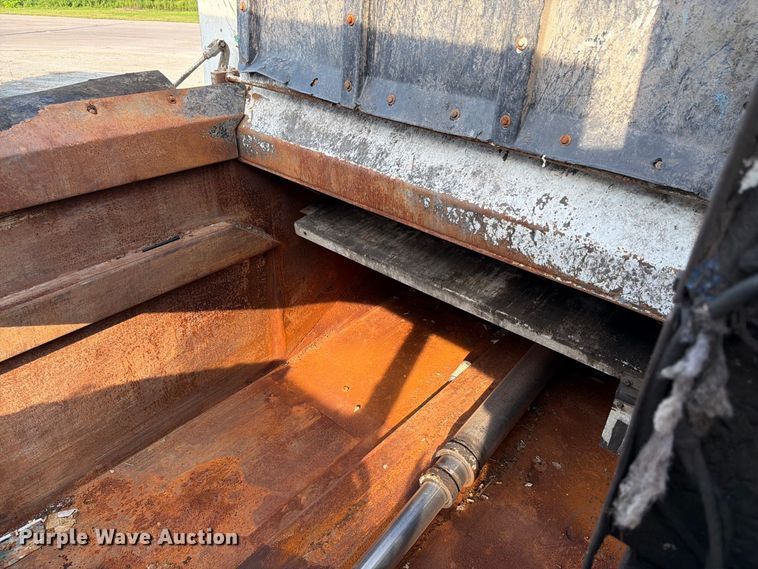 image for item FK3349 2013 Peterbilt 320 refuse truck