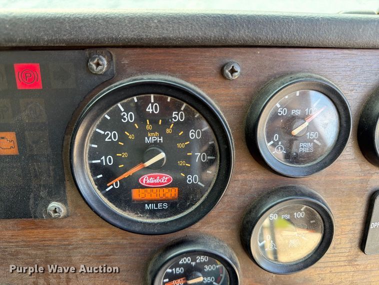 image for item FK3349 2013 Peterbilt 320 refuse truck