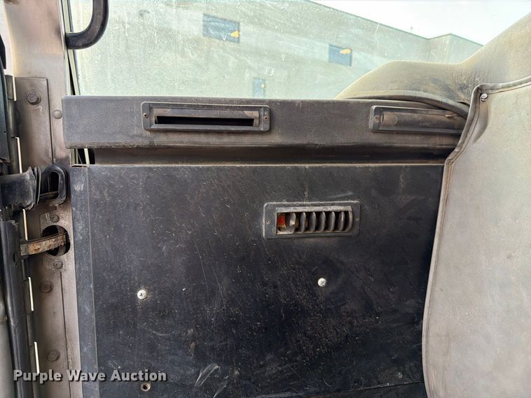 image for item FK3349 2013 Peterbilt 320 refuse truck