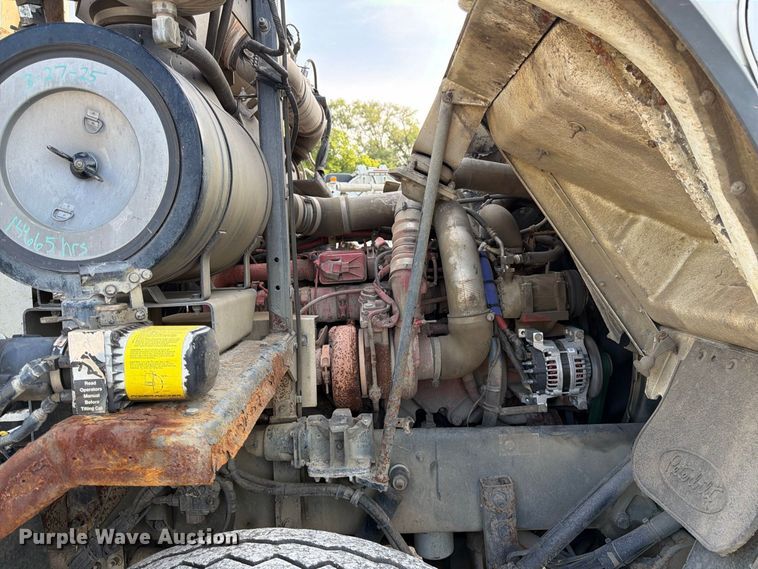 image for item FK3349 2013 Peterbilt 320 refuse truck