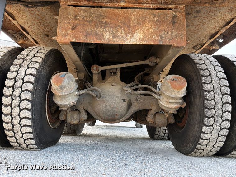 image for item FK3349 2013 Peterbilt 320 refuse truck