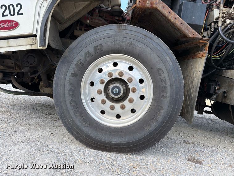 image for item FK3349 2013 Peterbilt 320 refuse truck