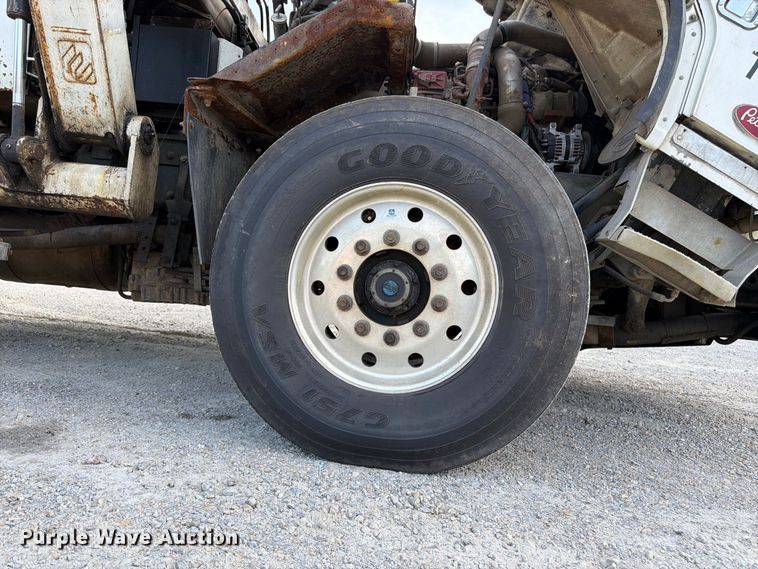 image for item FK3349 2013 Peterbilt 320 refuse truck