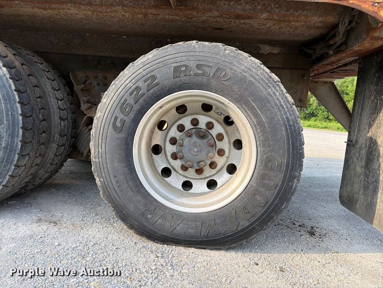 image for item FK3349 2013 Peterbilt 320 refuse truck