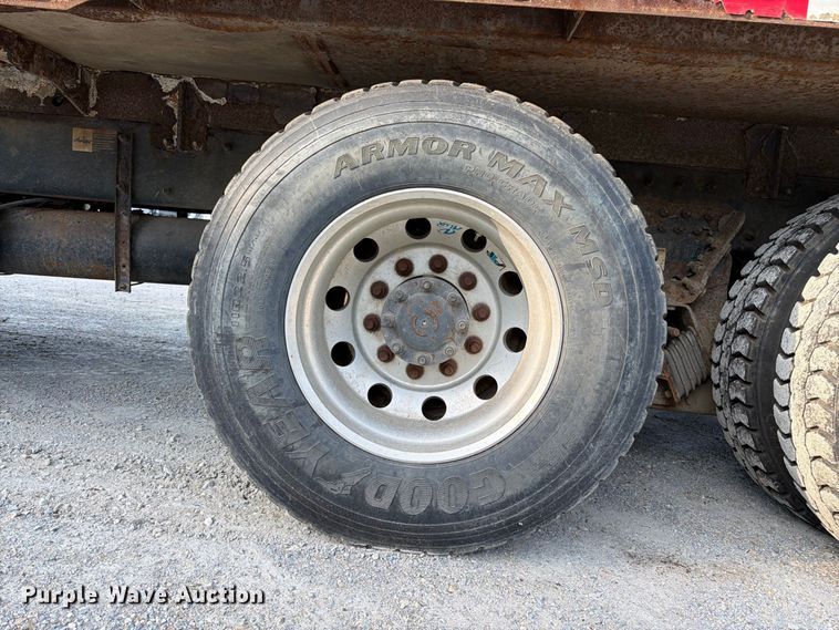 image for item FK3349 2013 Peterbilt 320 refuse truck