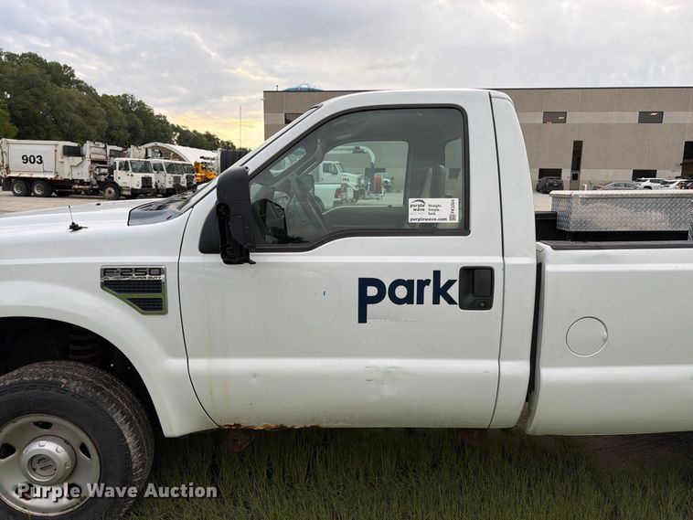 image for item FK3354 2010 Ford F250 Super Duty pickup truck