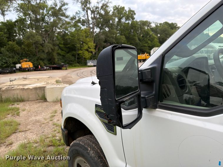 image for item FK3354 2010 Ford F250 Super Duty pickup truck