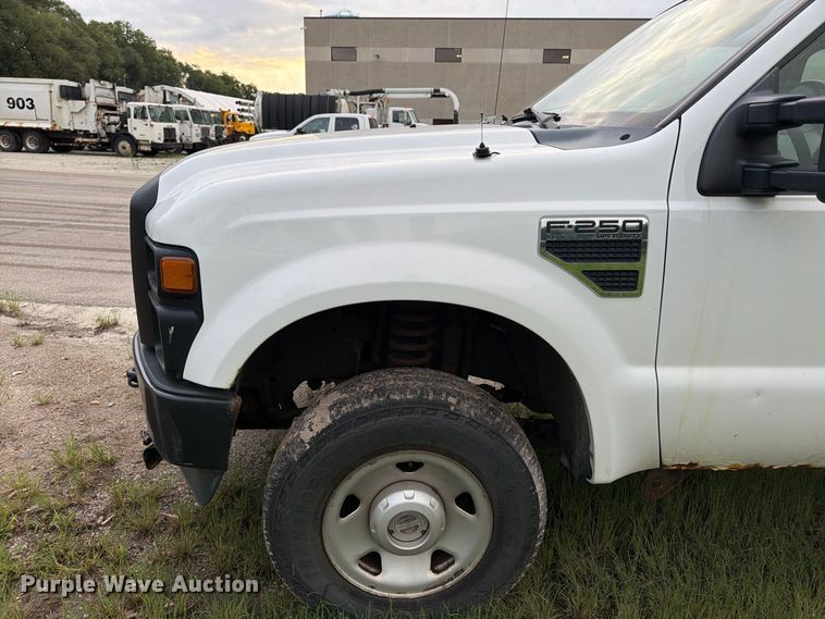 image for item FK3354 2010 Ford F250 Super Duty pickup truck