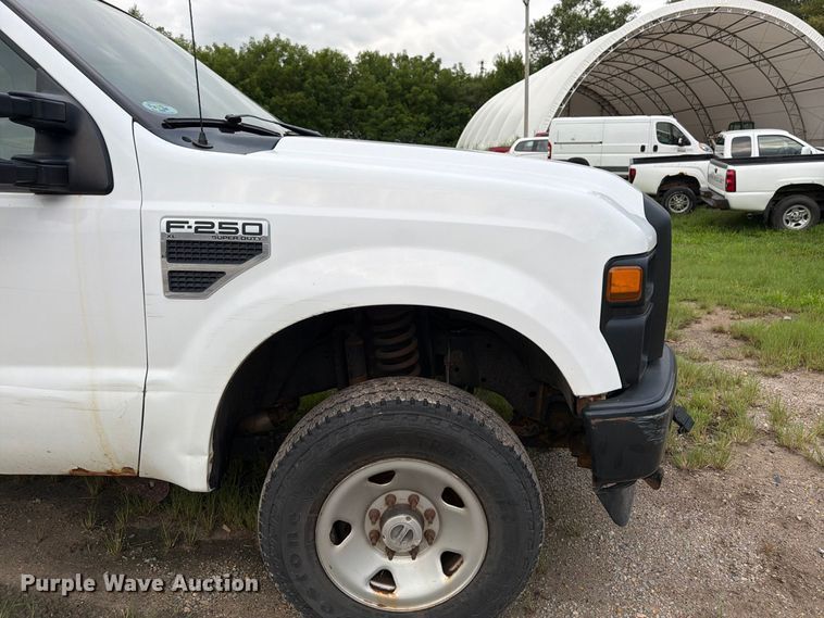 image for item FK3354 2010 Ford F250 Super Duty pickup truck