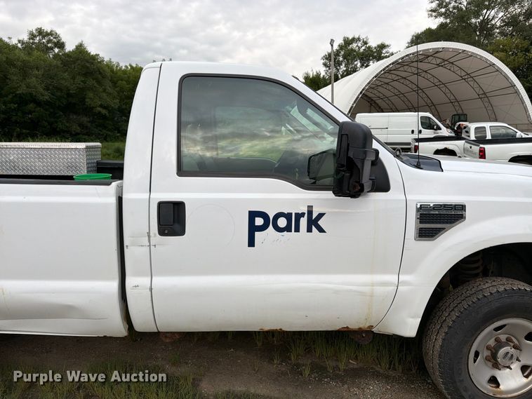 image for item FK3354 2010 Ford F250 Super Duty pickup truck
