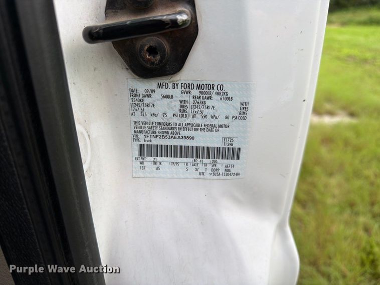 image for item FK3354 2010 Ford F250 Super Duty pickup truck