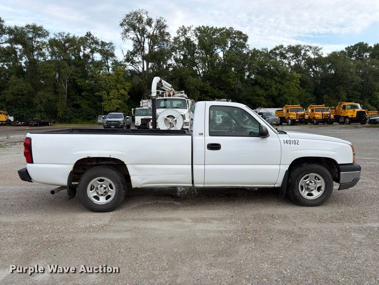 image for item FK3356 2004 Chevrolet Silverado 1500 pickup truck