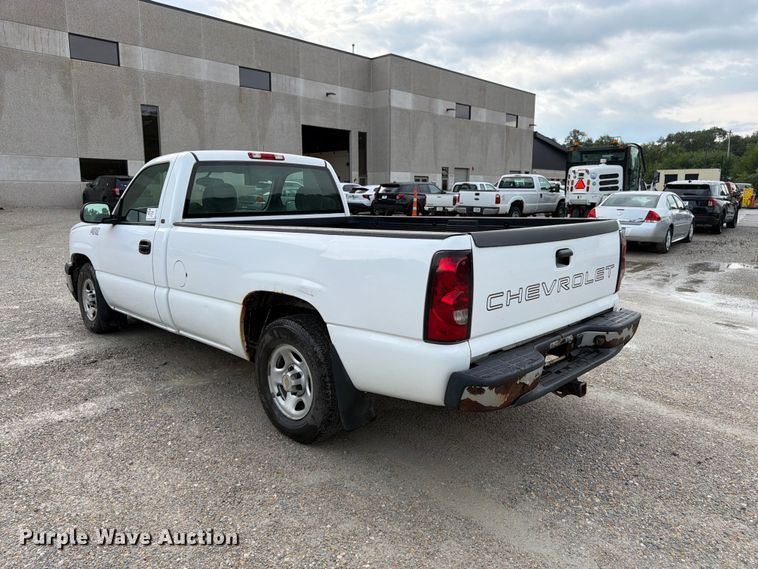 image for item FK3356 2004 Chevrolet Silverado 1500 pickup truck