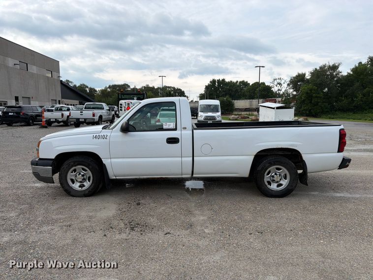 image for item FK3356 2004 Chevrolet Silverado 1500 pickup truck