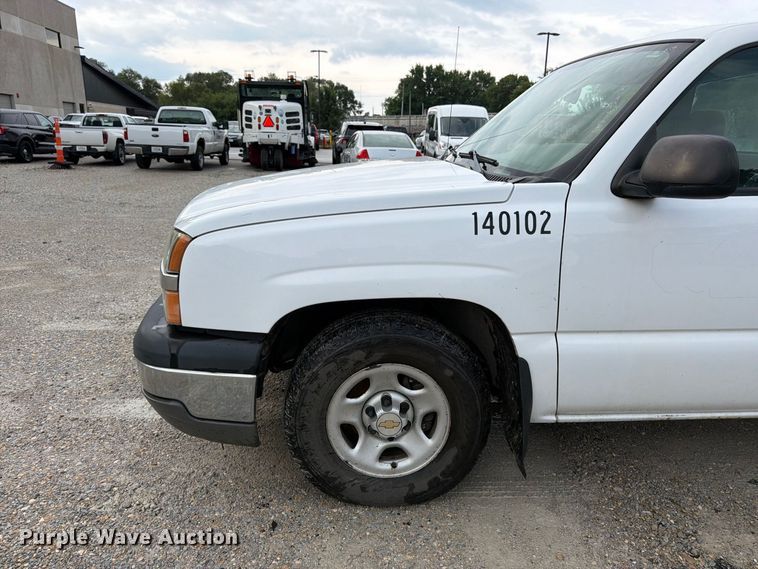 image for item FK3356 2004 Chevrolet Silverado 1500 pickup truck