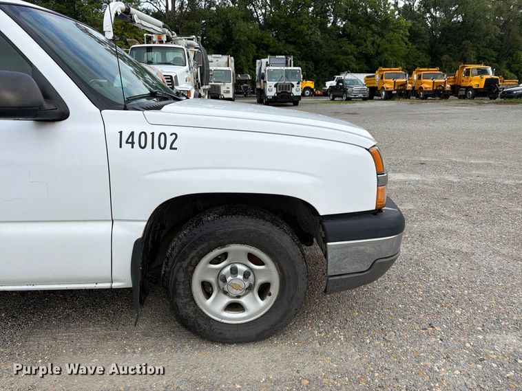 image for item FK3356 2004 Chevrolet Silverado 1500 pickup truck