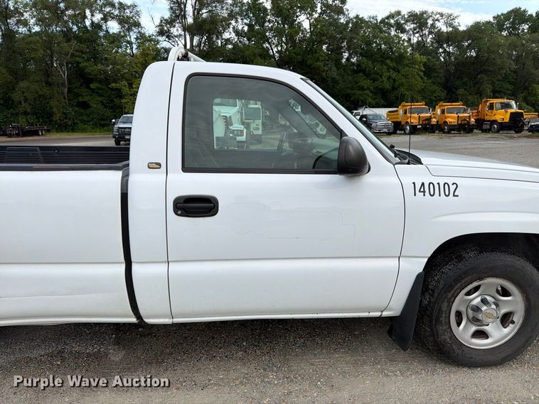 image for item FK3356 2004 Chevrolet Silverado 1500 pickup truck