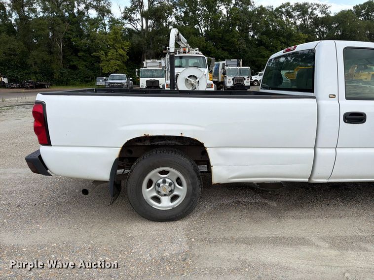 image for item FK3356 2004 Chevrolet Silverado 1500 pickup truck