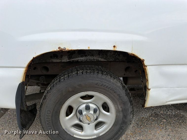 image for item FK3356 2004 Chevrolet Silverado 1500 pickup truck