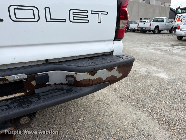 image for item FK3356 2004 Chevrolet Silverado 1500 pickup truck