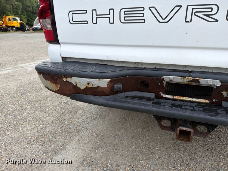 image for item FK3356 2004 Chevrolet Silverado 1500 pickup truck