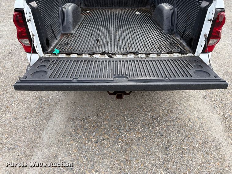 image for item FK3356 2004 Chevrolet Silverado 1500 pickup truck