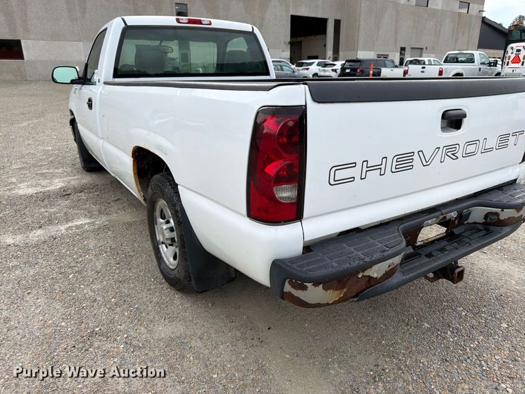 image for item FK3356 2004 Chevrolet Silverado 1500 pickup truck