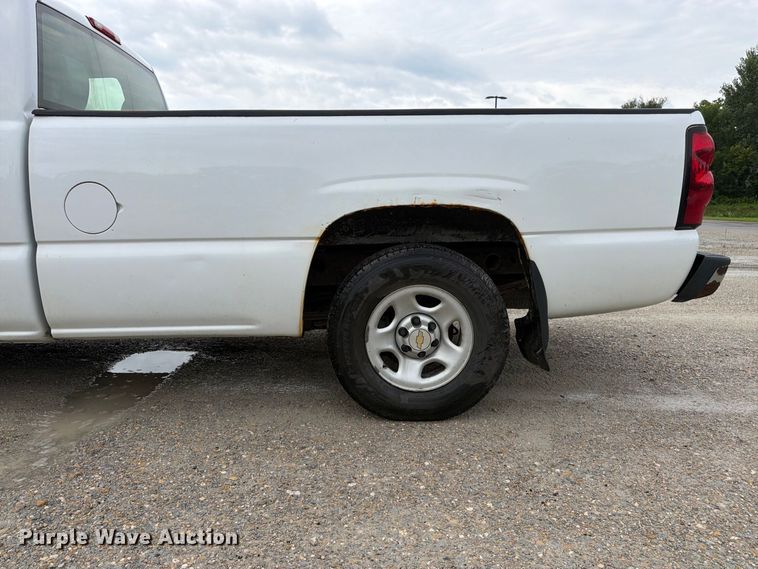image for item FK3356 2004 Chevrolet Silverado 1500 pickup truck